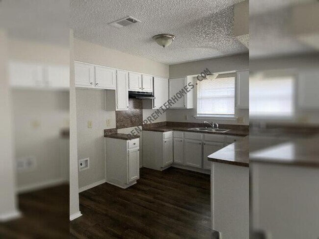 Building Photo - 104 Mesa Moor Dr