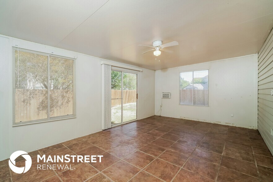 Building Photo - 6611 Meadow Fawn Dr