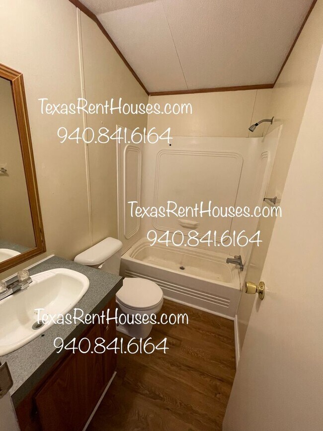 Building Photo - Beautiful Home - Walking Distance to Lamar