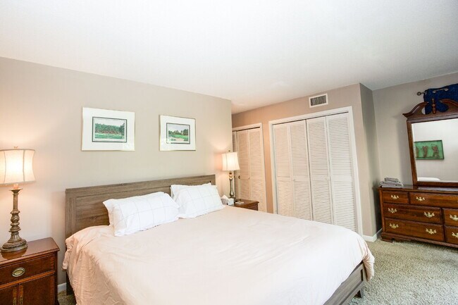 Building Photo - FULLY FURNISHED 2-Bed, 2-Bath Condo in Pin...