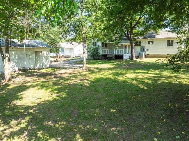 Building Photo - Freshly Updated 3 Bedroom Home