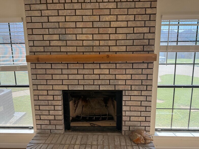 Building Photo - 204 Lanham Ct