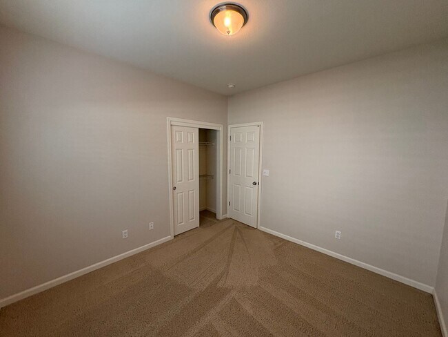 Building Photo - Immaculate NW Visalia home for rent!