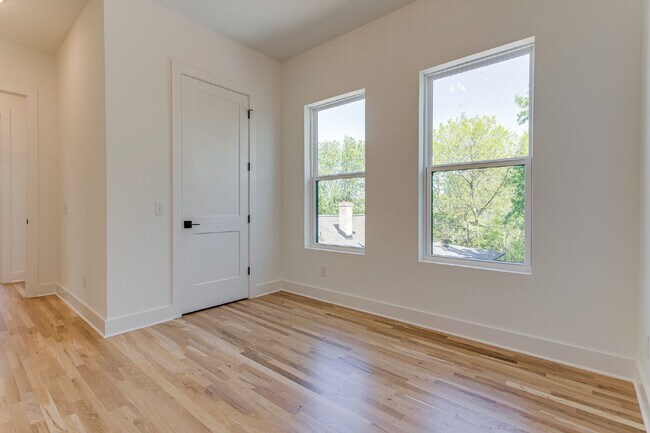 Building Photo - LIKE NEW - Beautiful 4 or 5 BR in Lockelan...