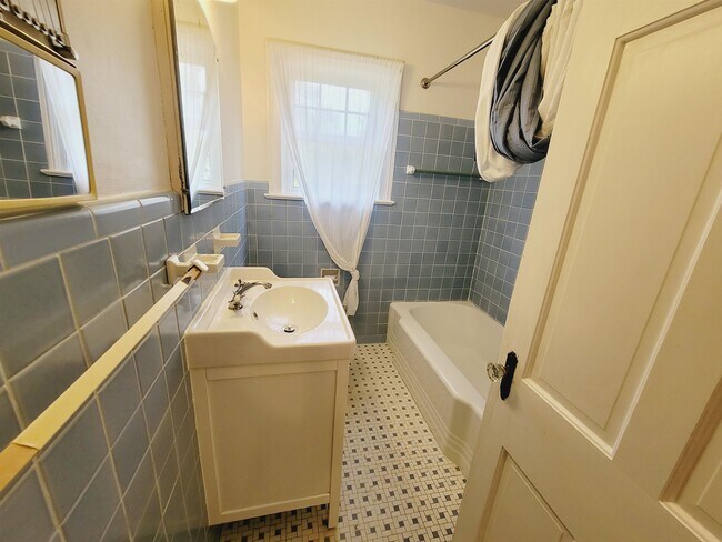 Building Photo - 608 Talaflo St