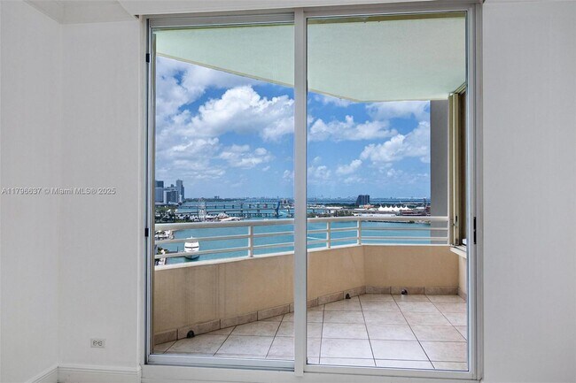 Building Photo - 888 Brickell Key Dr