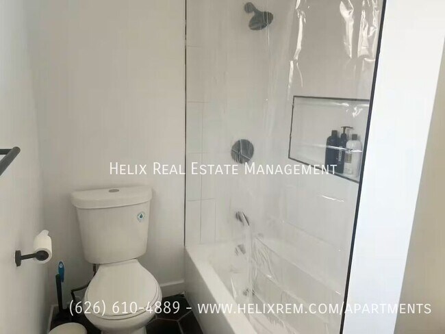 Building Photo - 523 E Live Oak Ave