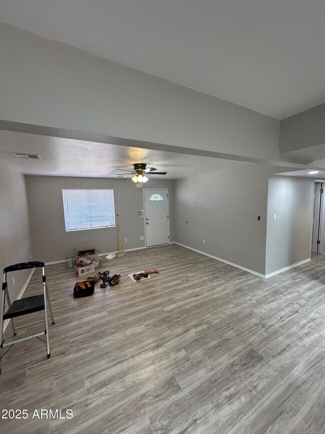 Building Photo - 1038 E Hondo Ave