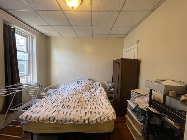 Building Photo - 158 Kelton St
