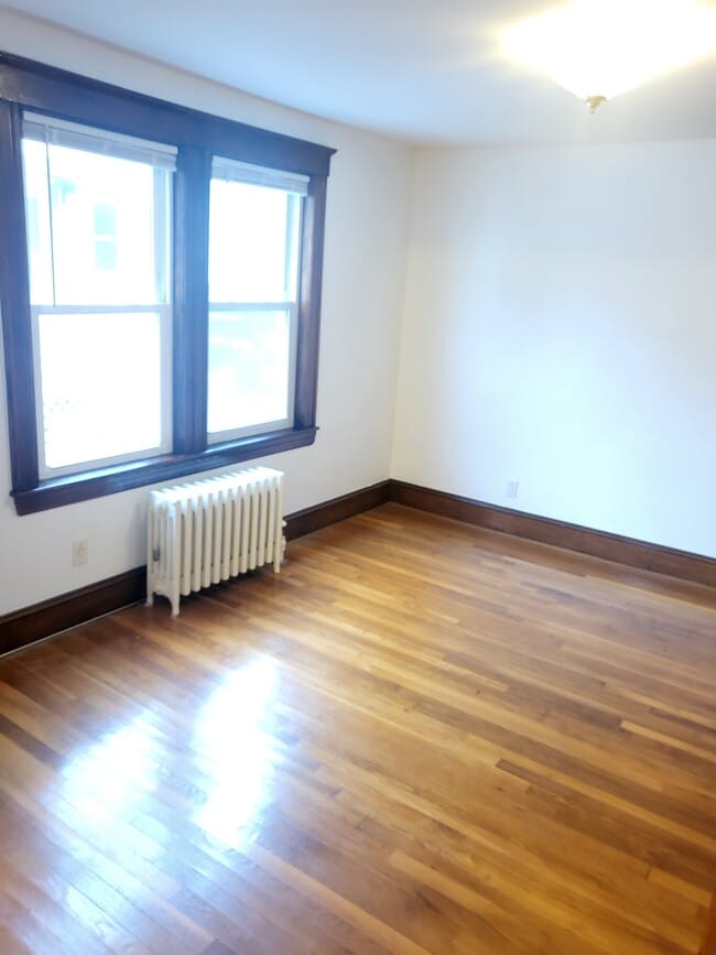 Building Photo - 11 Willow Park