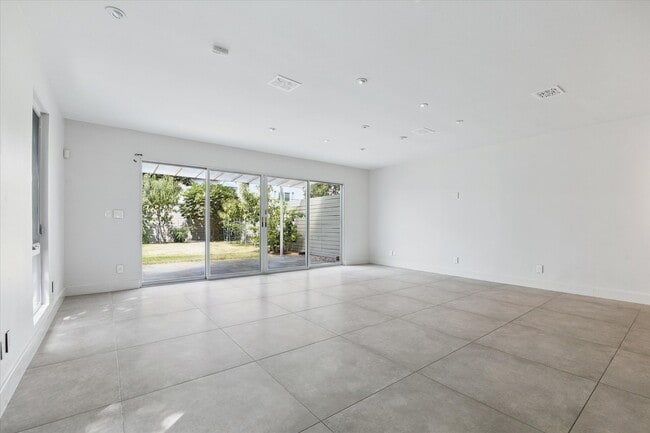 Building Photo - 1222 Marconi St