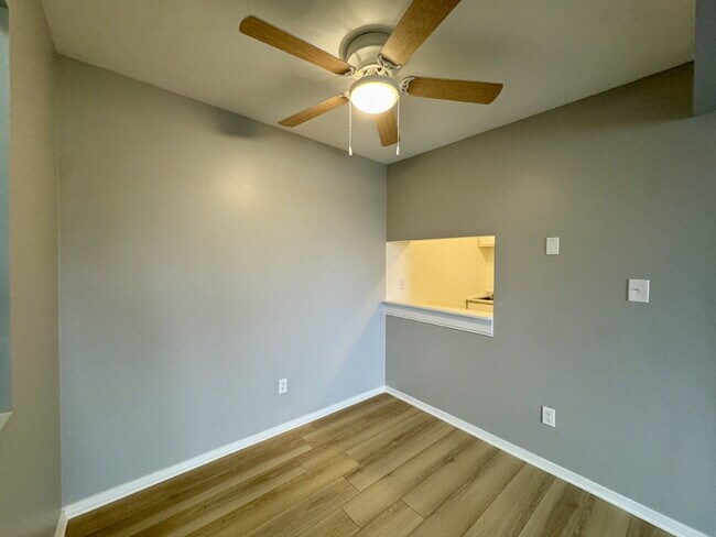 Building Photo - 2 bed| 1 bath