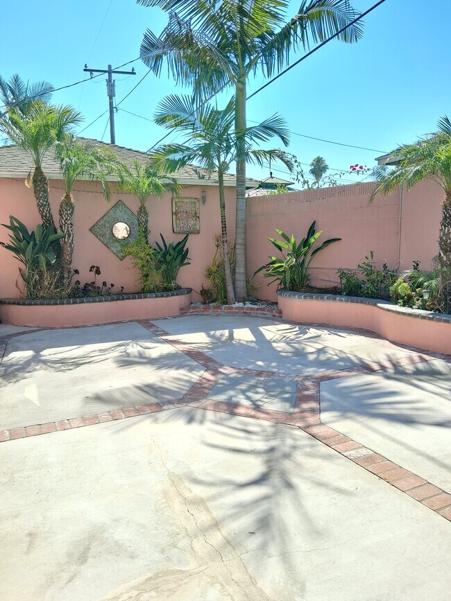 Building Photo - 2724 W Caldwell St