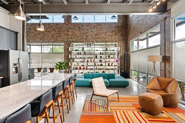 Building Photo - 7330-10