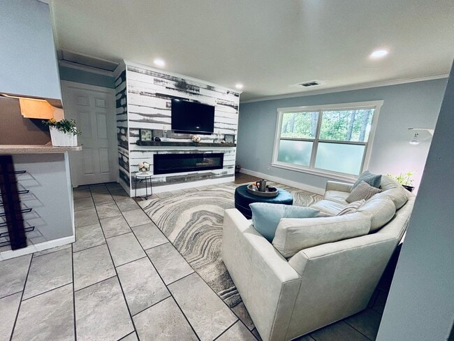 Building Photo - 2 Bedroom, 2 Bathroom Condo in Woodscape -...