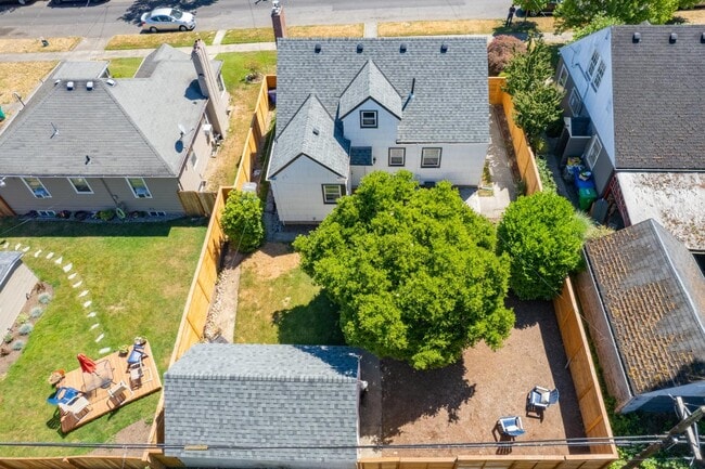 Building Photo - 6123 NE 25th Ave