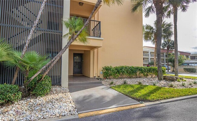 Building Photo - 845 S Gulfview Blvd