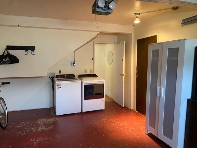 Building Photo - 81 Camelot Ct