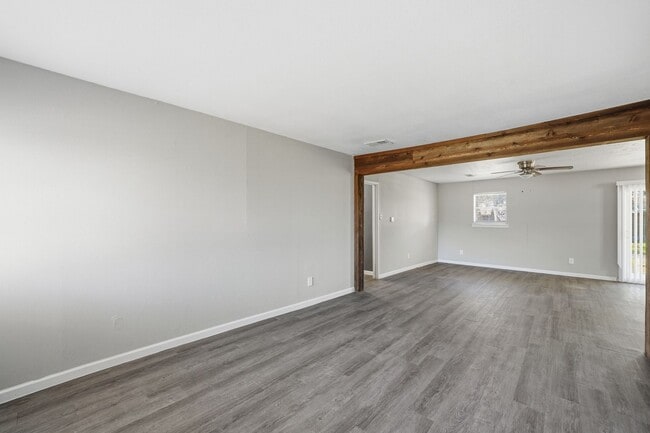 Building Photo - 2721 Ash Park Dr