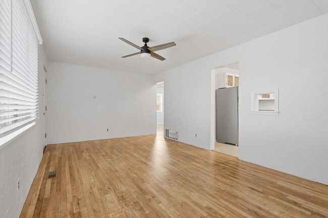 Building Photo - 3 Bed 1 bath Home in Downtown Castle Rock!