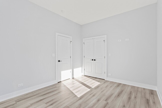 Building Photo - 6343 S Drexel Ave