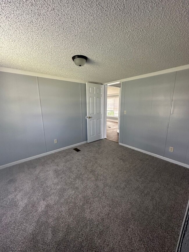 Building Photo - 1376 Fleetwood Cir