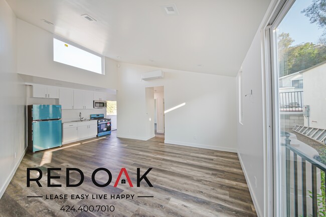 Primary Photo - 2132 Cove St