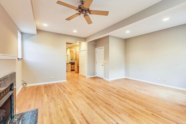 Building Photo - 825 W Cuyler Ave