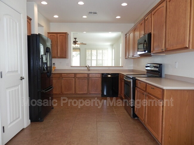 Building Photo - 3721 S Vineyard Ave