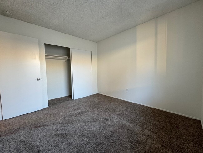 Building Photo - 1039 W Lincoln Ave