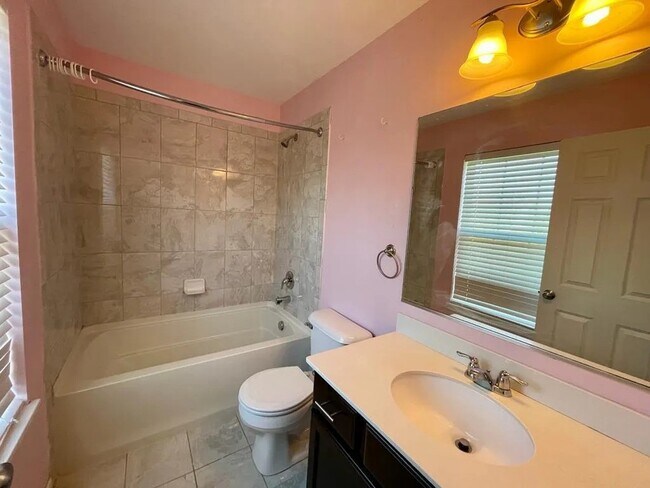 Building Photo - 2915 Henley Ln