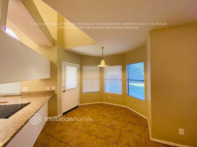 Building Photo - 953 E Manor Dr