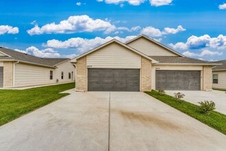 Building Photo - Auburn Villas - 3 Bedroom 2 Bathroom Holly