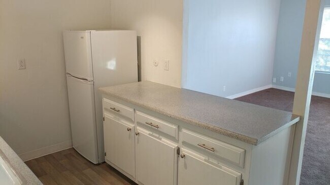 Building Photo - *Newly Refurbished ** First Month Free!