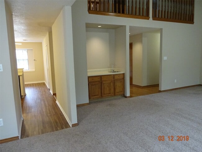 Primary Photo - 73 Hickory Oak Dr