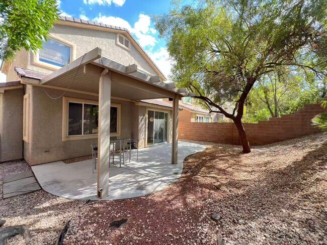 Building Photo - Beautiful and well-maintained two-story home in summerlin
