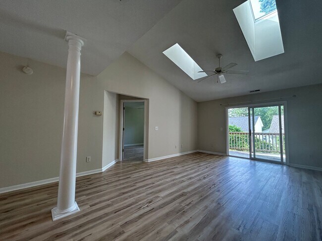 Building Photo - 2BR Condo in Holton Place – Pool, Porch, a...