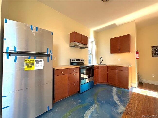 Building Photo - 31 Dubois St