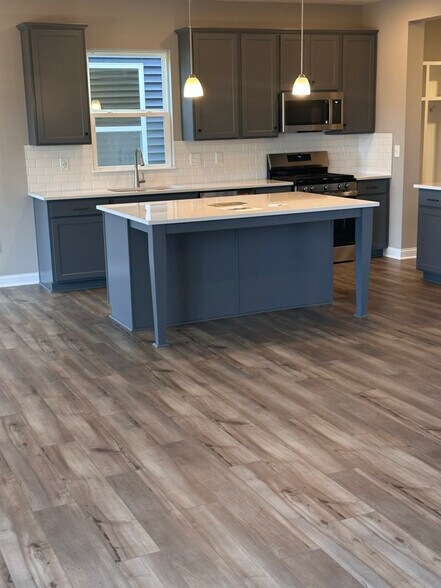 Building Photo - 2027 Aerotrain Ct N