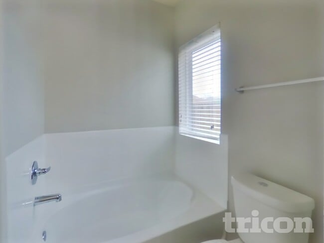 Building Photo - 2122 Hackberry Bank Ln