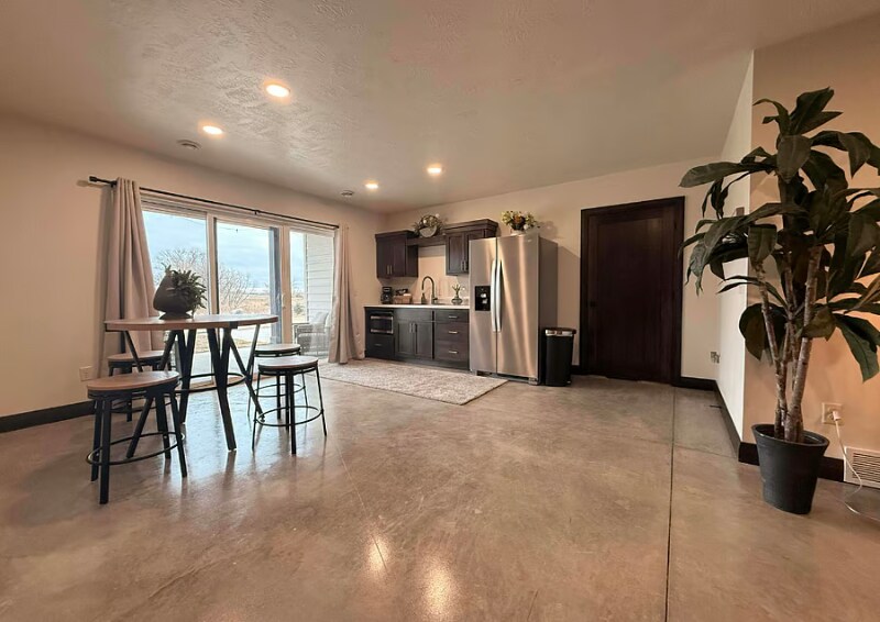 Building Photo - 921 Haley