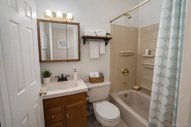 Building Photo - 39 Church St