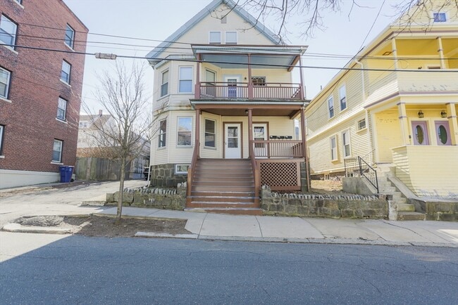 Building Photo - 31 Roslyn St