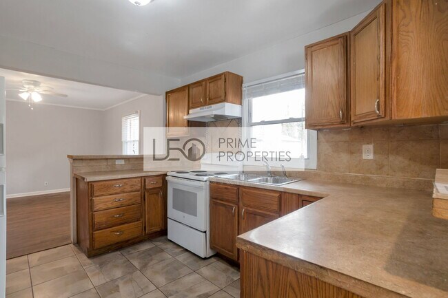 Building Photo - 751 Yale Pl SW