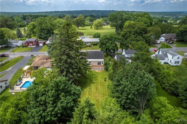 Building Photo - 202 Fairway Dr