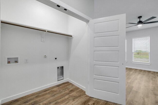 Building Photo - AVAILABLE NOW! EDGEWOOD ESTS DUPLEX LOCATED ON 1-ACRE LOT IN MIDLOTHIAN, TX!