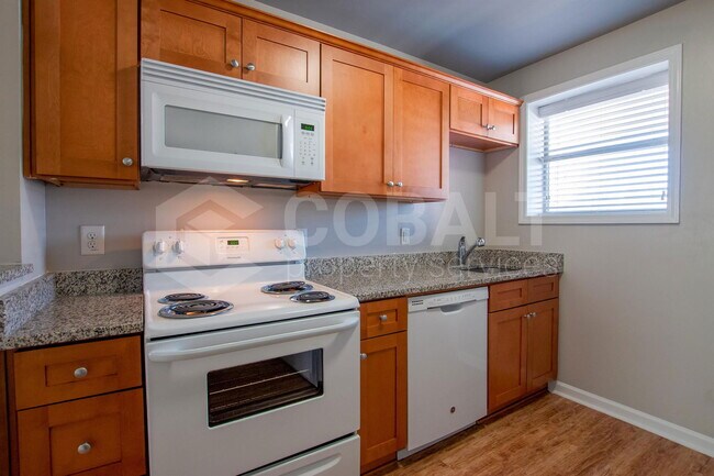 Primary Photo - 271 Glen Iris Dr NE