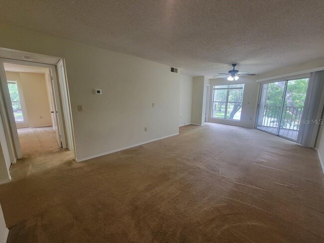 Building Photo - 10024 Strafford Oak Ct