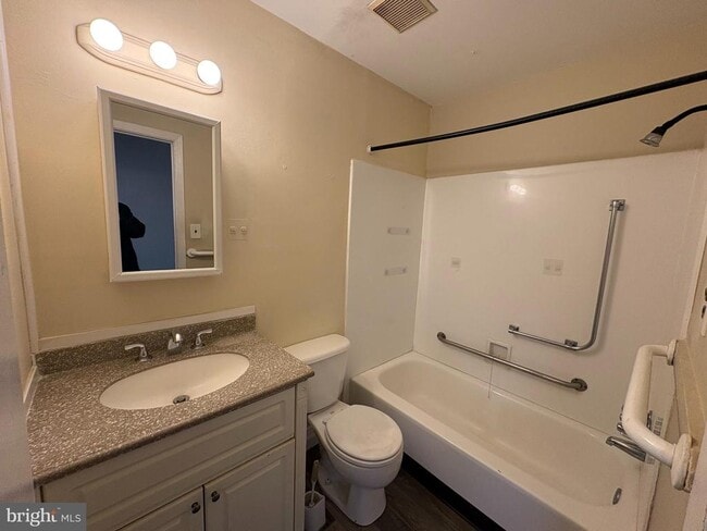 Building Photo - 2840 Brighton Pl