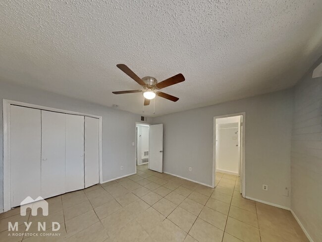 Building Photo - 903 E 5th St